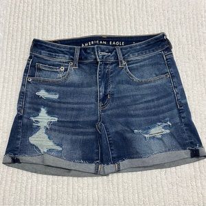 American Eagle Distressed Stretch Short Size‎ 6 Women